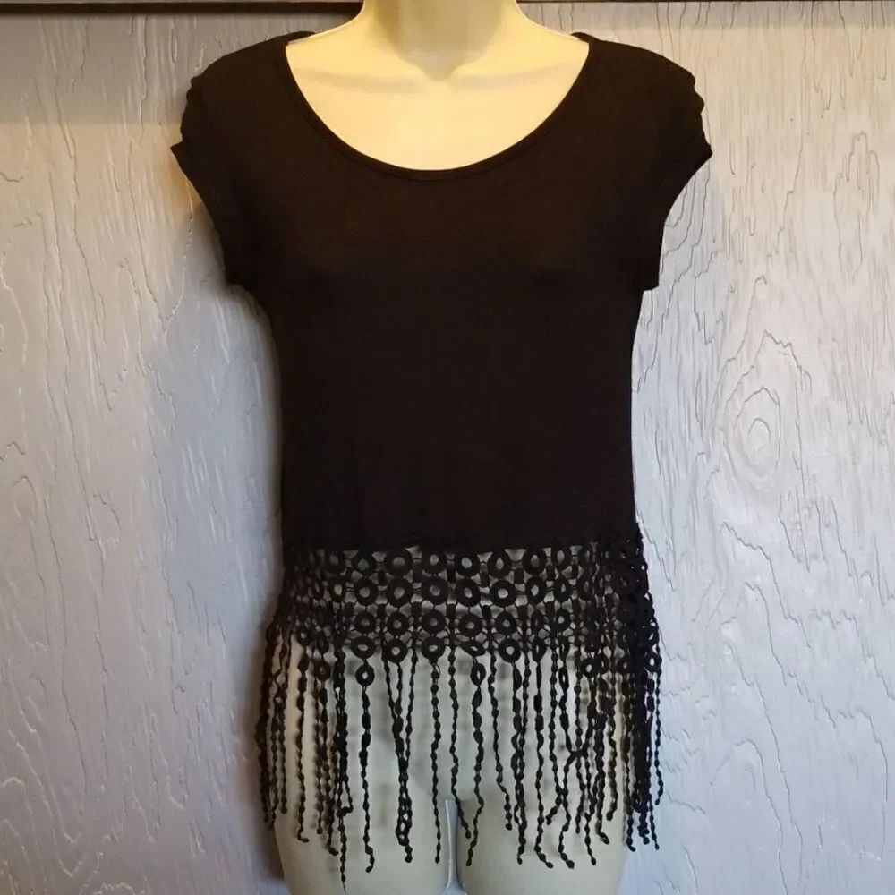 🖤 5/$20 🖤 Julys black fringe shirt